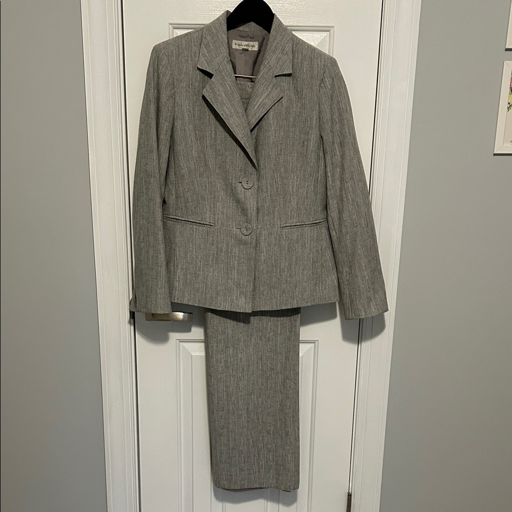 Evan Picone Gray Textured Blazer and Pant Ensemble